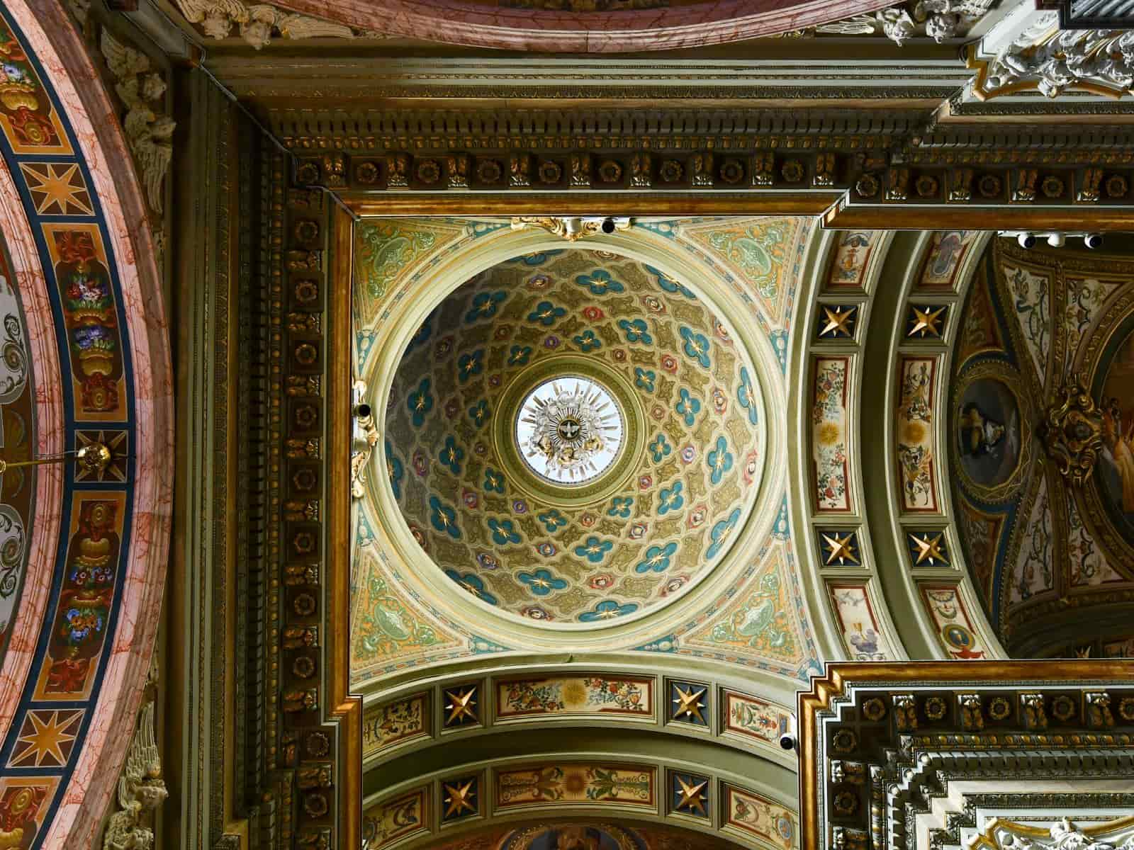 Gli affreschi della cupola nel Santuario della Beata Vergine del Rosario di Pompei