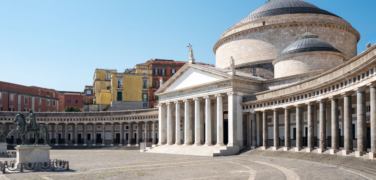 Una processione religiosa in chiesa