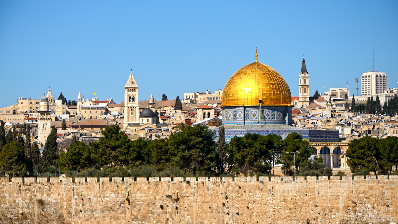 Una veduta del centro storico di Gerusalemme, con la Cupola della Roccia in primo piano
