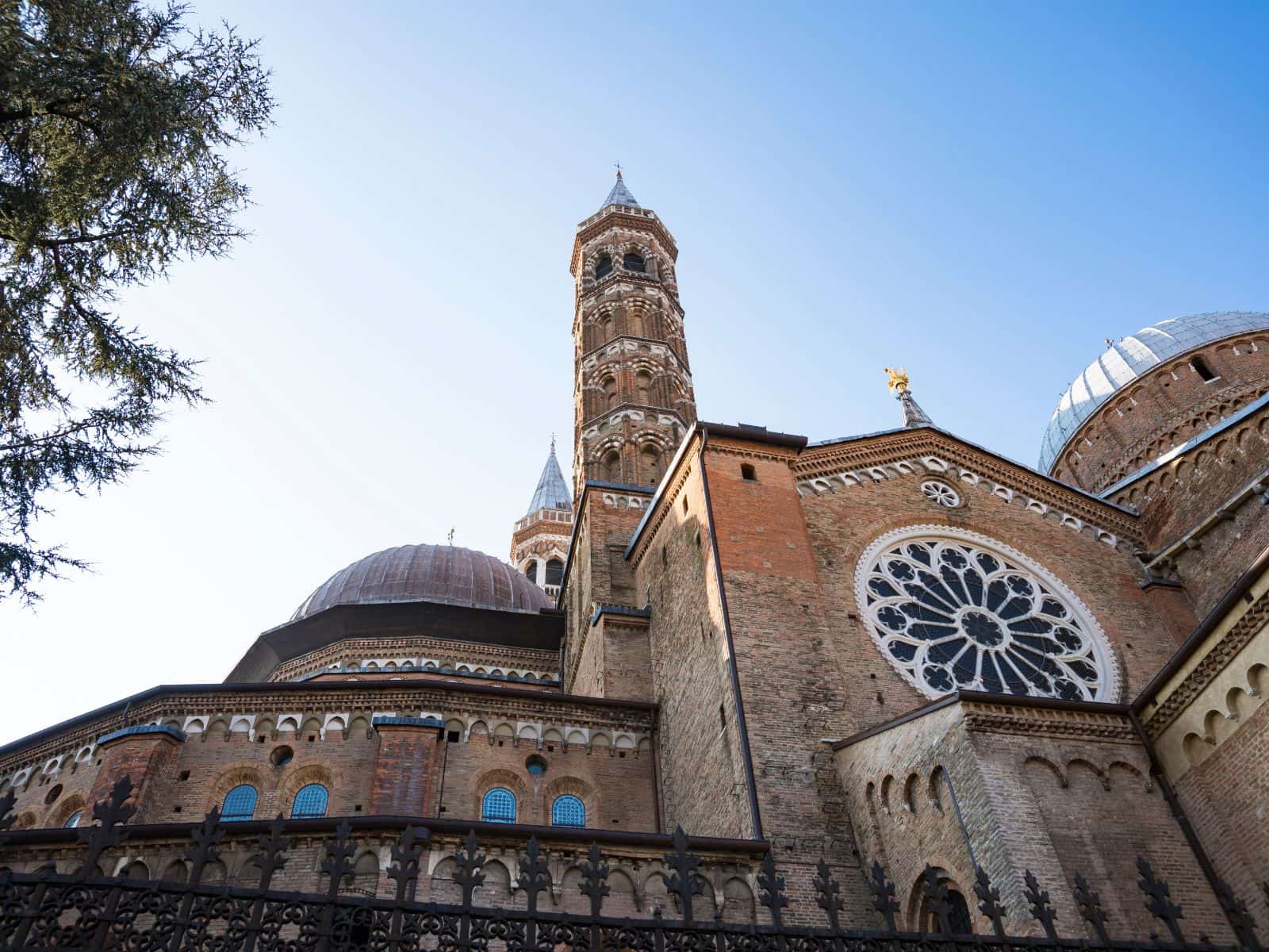 L'esterno della Basilica di Sant'Antonio a Padova