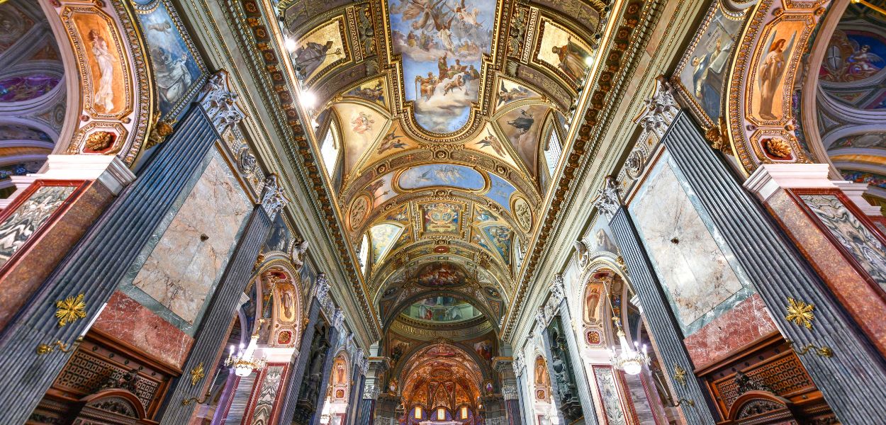 Una veduta dall'esterno del Santuario della Beata Vergine del Rosario di Pompei