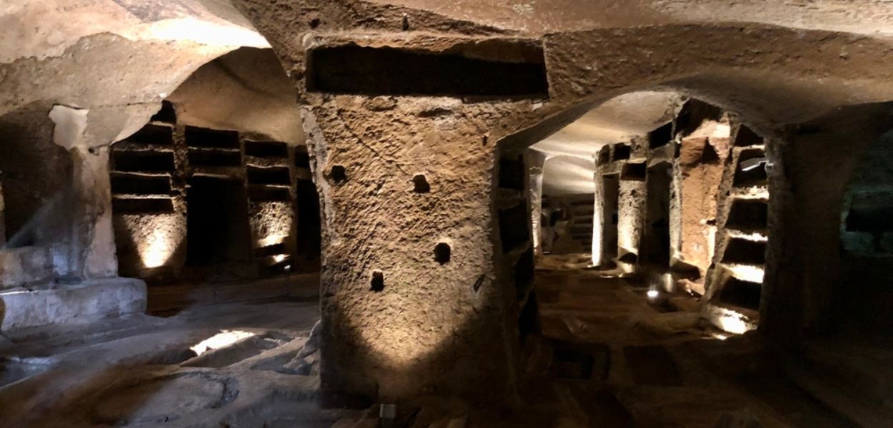 Una veduta parziale delle Catacombe di San Gennaro a Napoli, nel sottosuolo del Rione Sanità