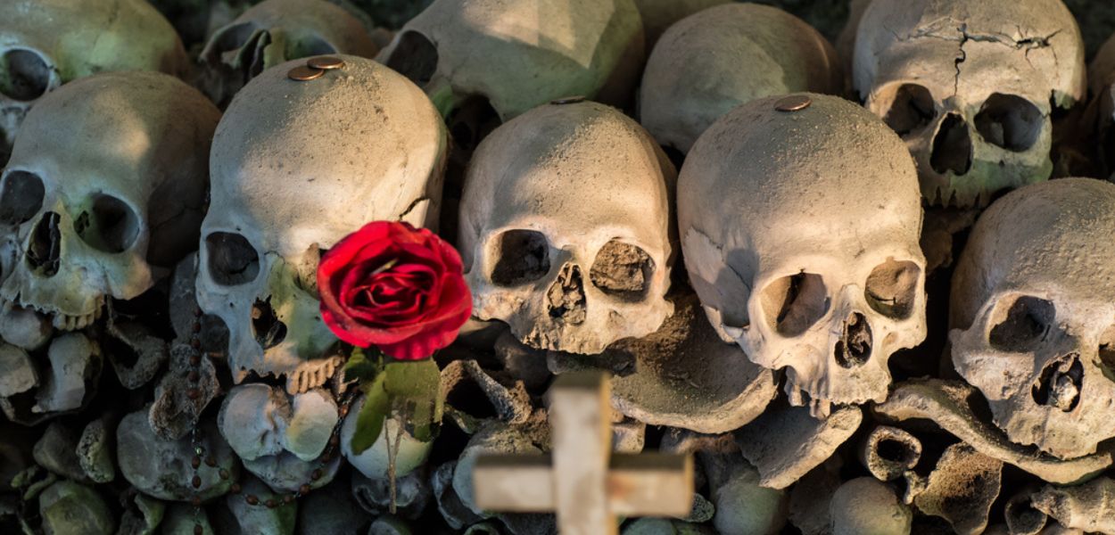 I teschi custoditi nel Cimitero delle Fontanelle di Napoli