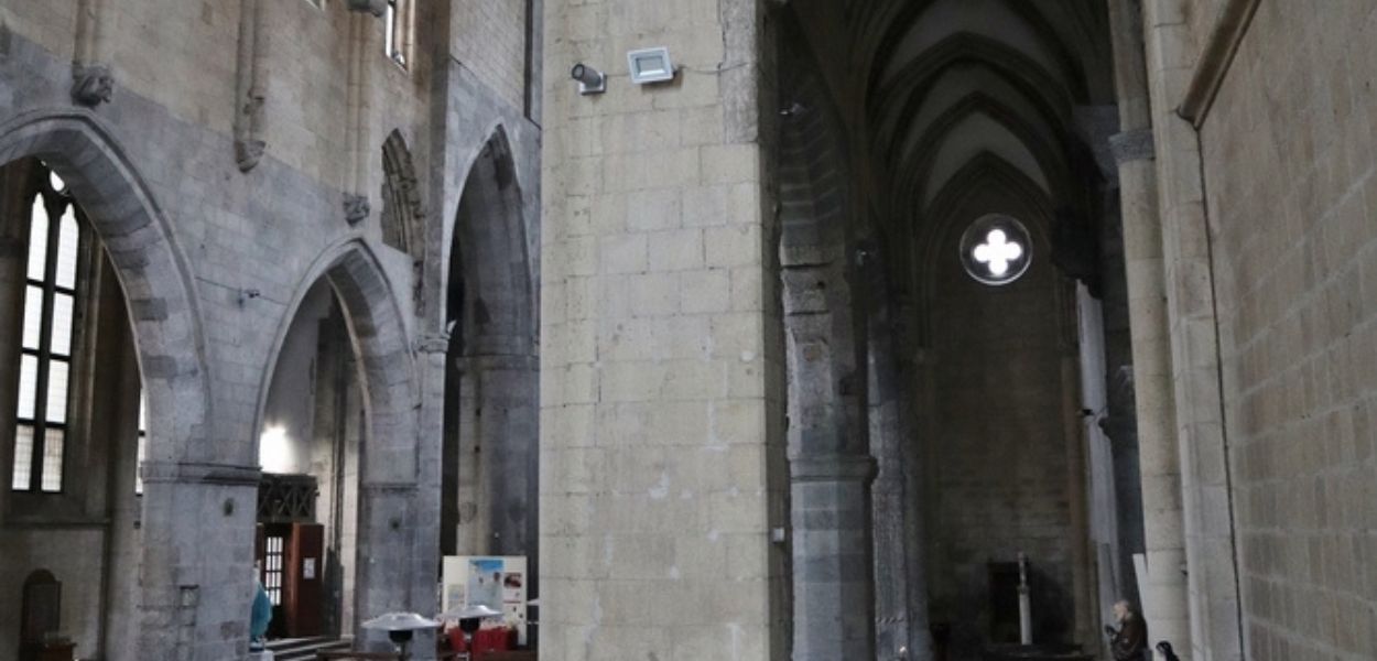 L'interno della Chiesa di Sant'Eligio Maggiore a Napoli, in stile gotico francese