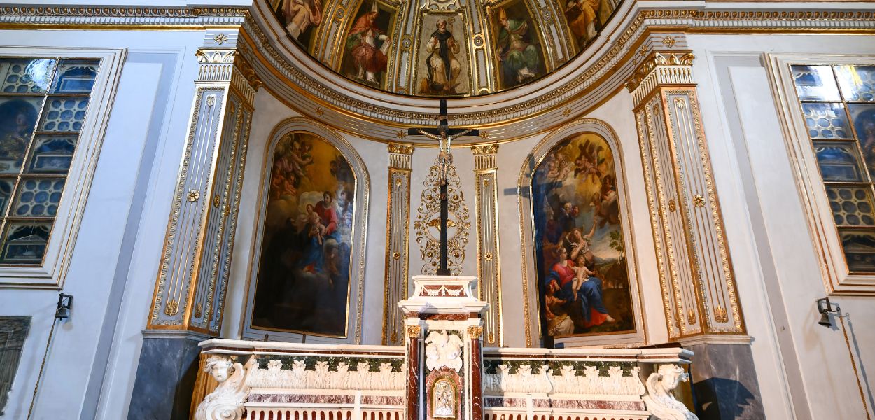 La facciata della basilica di Sant’Antonino a Sorrento