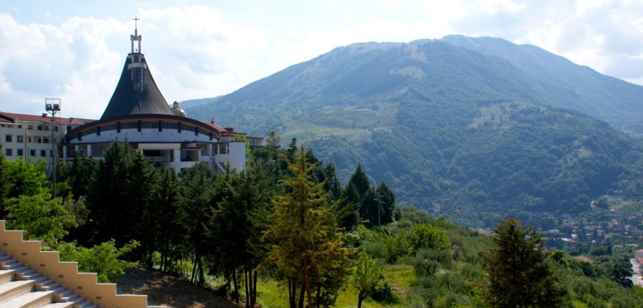 Il Santuario di San Gerardo Maiella sorge nella località di Materdomini, in provincia di Avellino